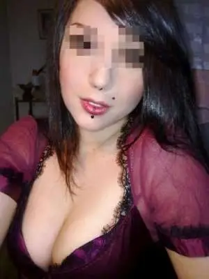 Rencontre baise rapide dans une ruelle en pleine nuit