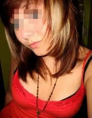 salope aimant se faire baiser la chatte en levrette à Saint-Étienne