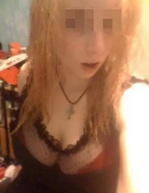 salope sans tabou de Châlons-en-Champagne pour un doux moment d'évasion en fin d'après-midi