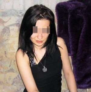 Un moment d'intimité avec une jolie salope assoiffée de sperme sur Le Tampon